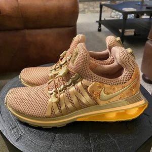 Unique Nike Shox Size 6.5